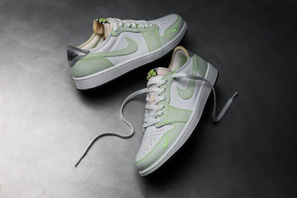AIR JORDAN 1 LOW OG GHOST GREEN - Image 4
