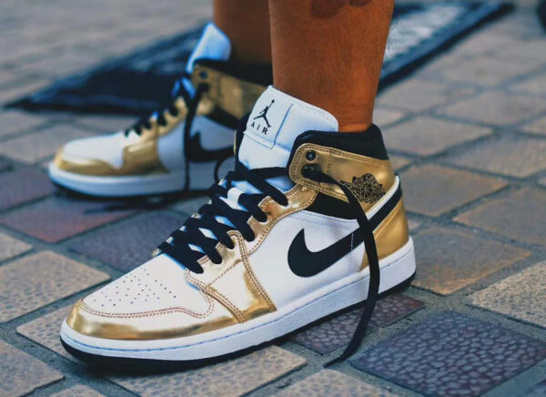 AIR JORDAN 1 MID WHITE METALLIC GOLD - Image 5