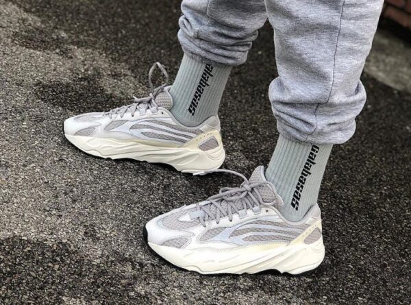 YEEZY 700 V2 STATIC - Image 5